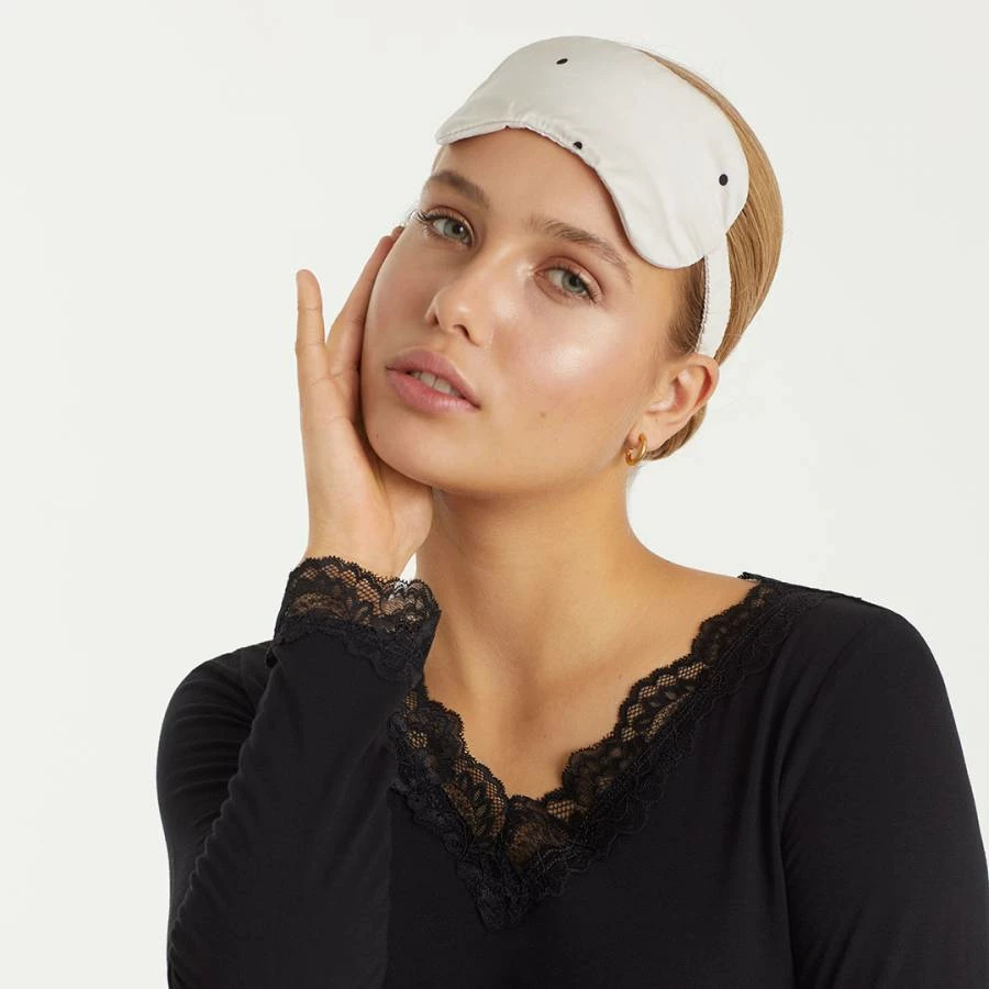 PROMISE Nacre Accessory Pack: Sleep Mask + Scrunchie 4 PROMISE Nacre Accessory Pack: Sleep Mask + Scrunchie - Image 2